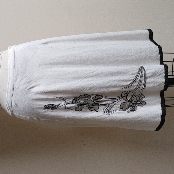 VTG Signature By Robbie Bee Embroidered Swing Skirt Black White Linen Mix Sz 6P - Picture 3 of 14